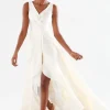 Abito bianco in taffeta con rouches