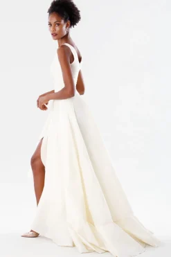 Abito bianco in taffeta con rouches