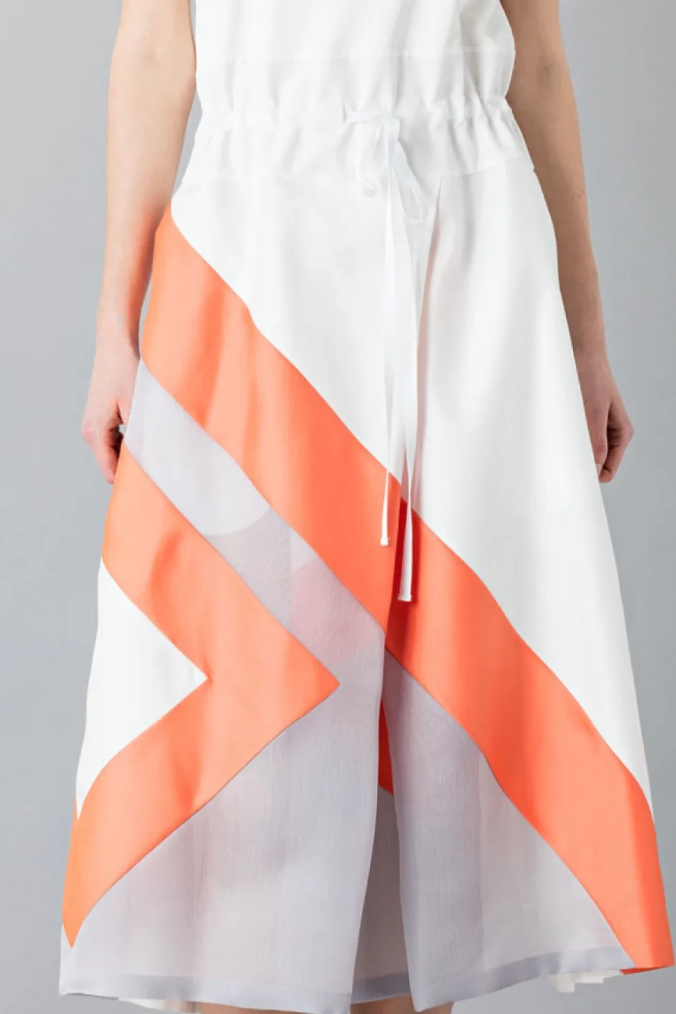 Abito con gonna a righe multicolor