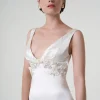 Abito da sposa con cintura di pietre