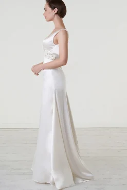 Abito da sposa con cintura di pietre