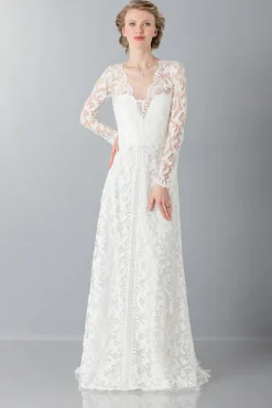 Abito da sposa in pizzo con strascico