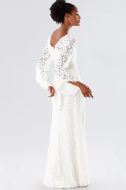 Abito da sposa in pizzo con manica a calla