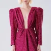 Abito glitter fucsia con maxi spalline