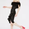 Abito in paillettes con piume