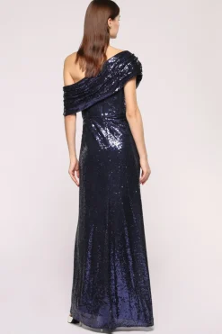 Abito in paillettes con spacco