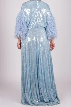 Abito in paillettes e piume