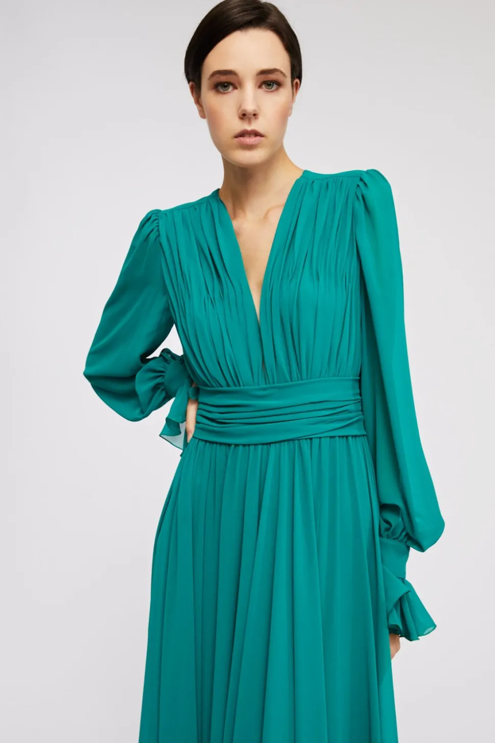 Abito lungo verde con scollo
