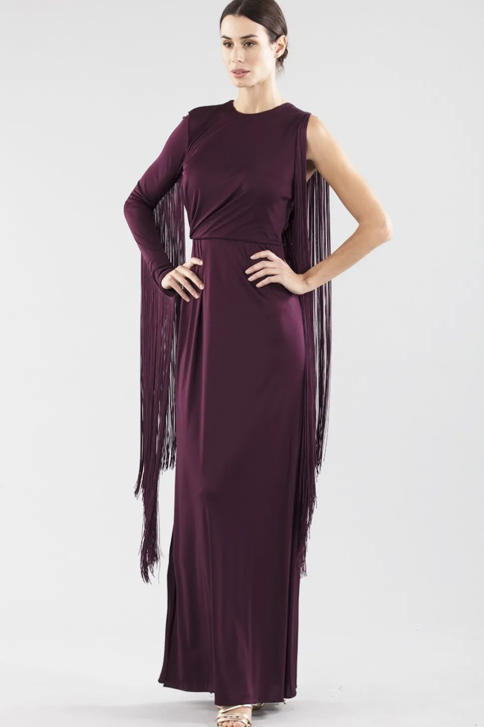 Abito monospalla burgundy con frange