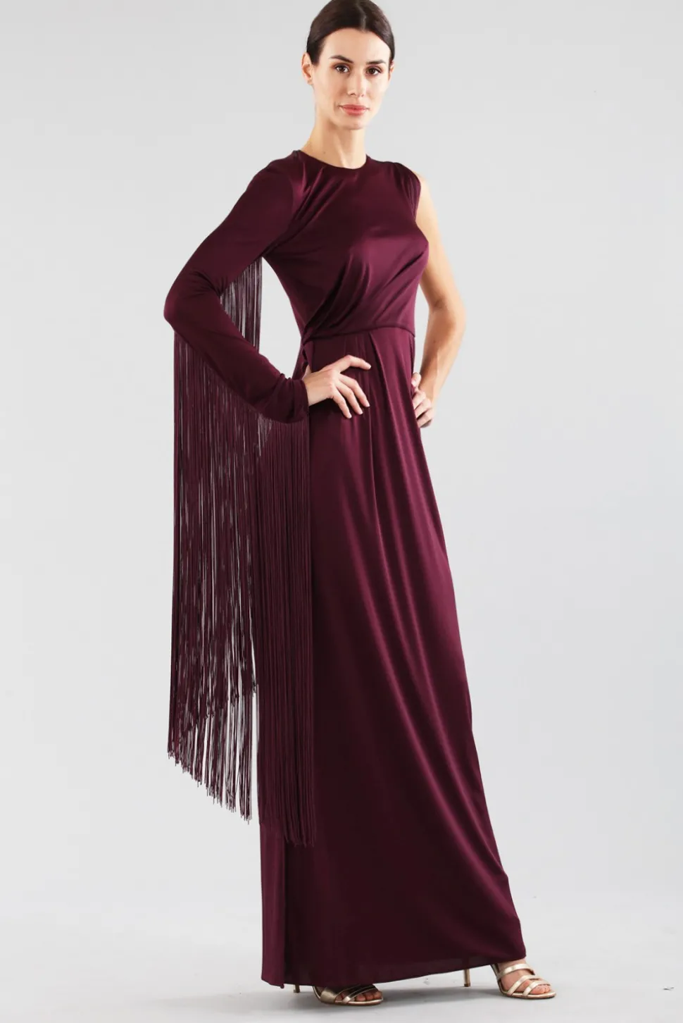 Abito monospalla burgundy con frange