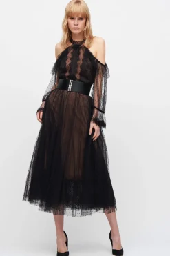 Abito off shoulder in micro-plumetis
