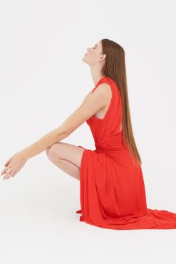 Abito rosso in seta con spacco