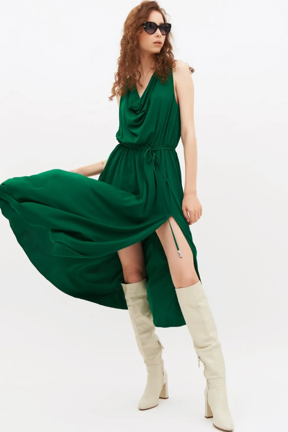 Abito verde con spacco