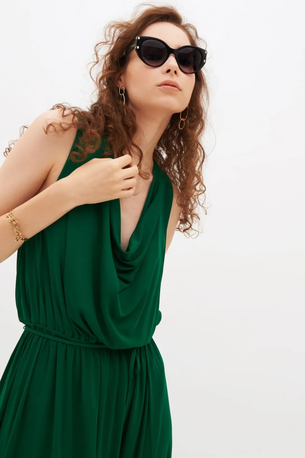 Abito verde con spacco