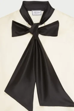 Camicia bianca in seta con fiocco nero