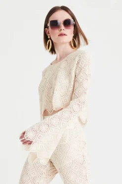 Crop-top macramè