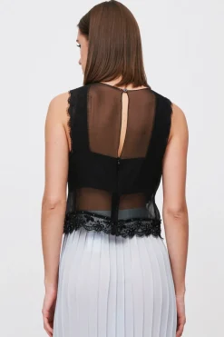 Top con paillettes e trasparenze