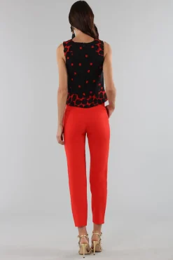 Top corto a pois con bordo asimmetrico