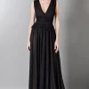 Vestito nero lungo con scollo a V