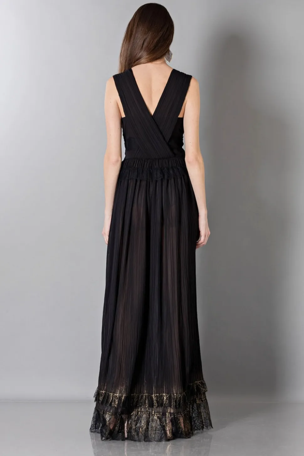 Vestito nero lungo con scollo a V