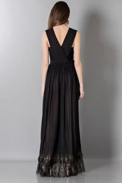 Vestito nero lungo con scollo a V