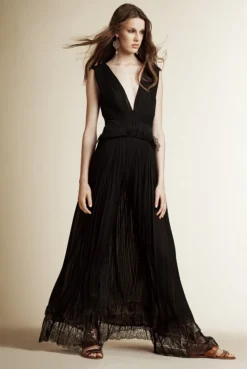 Vestito nero lungo con scollo a V