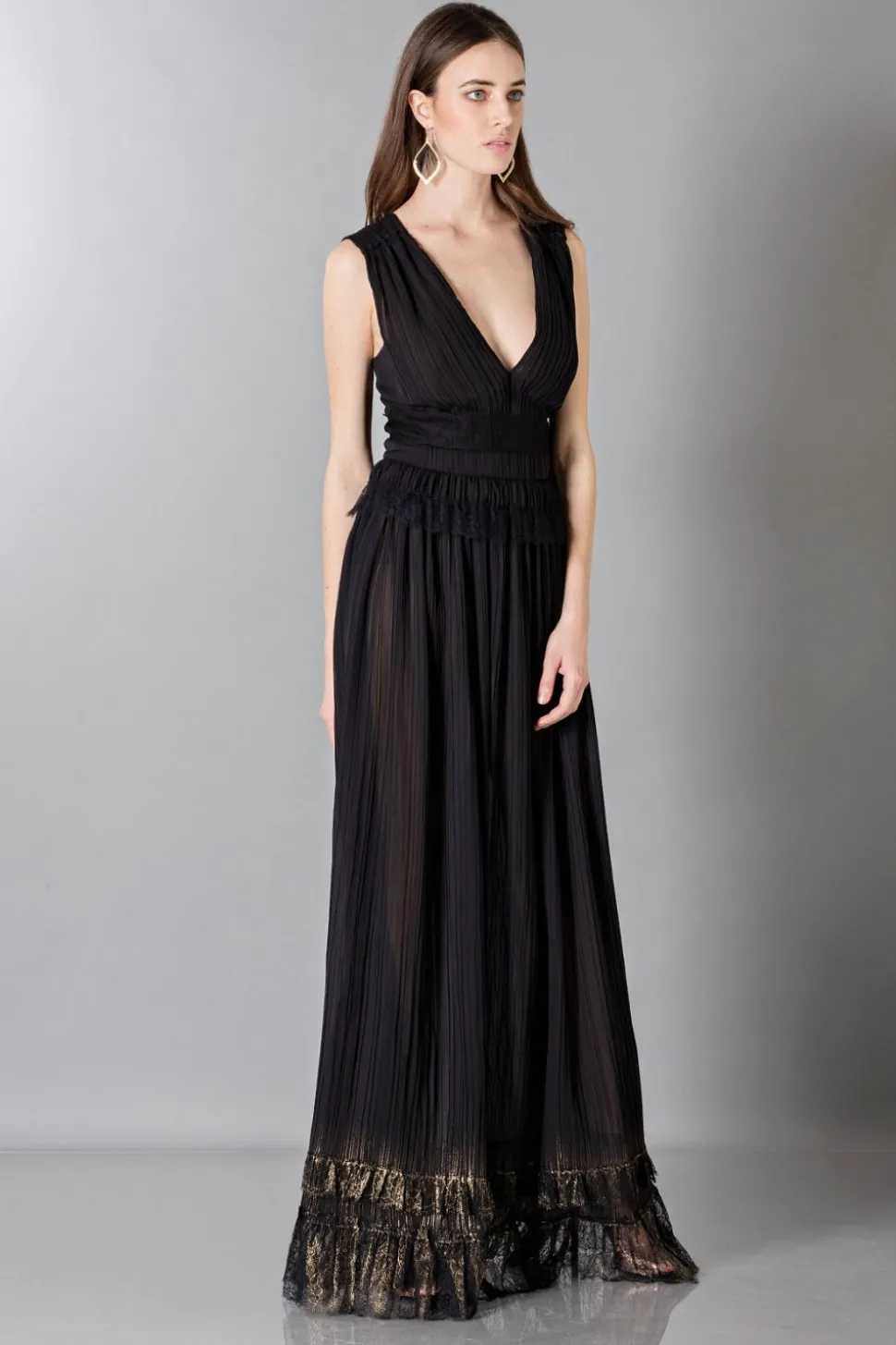 Vestito nero lungo con scollo a V
